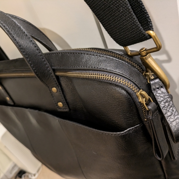 Like New Fossil Haskell Black Leather Messenger Laptop Bag - Picture 3 of 3